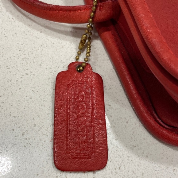 Vintage late 1970’s-Early 1980’s Coach Dinky Leather Bag Made In New York City - Picture 6 of 14